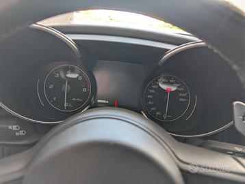 ALFA ROMEO Giulia (2016)