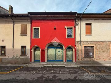 NEGOZIO A CORTEMAGGIORE