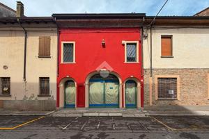 NEGOZIO A CORTEMAGGIORE