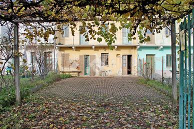 CASA SEMINDIPENDENTE A NOLE