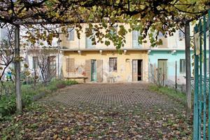 CASA SEMINDIPENDENTE A NOLE