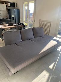 Divano in tessuto grigio antracite a Formigine, MO