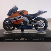 Modellino HONDA RC 211V 2002 di Valentino Rossi