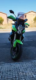 Kawasaki versy's 650 con tris di valigie