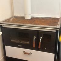 cucina economica con piano cottura e forno a legna