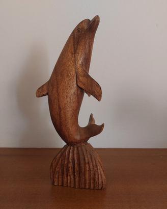 delfino intagliato in legno di ibisco
