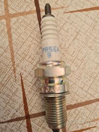 Candela NGK DPR5EA-9 per fuoribordo Yamaha 40-60hp