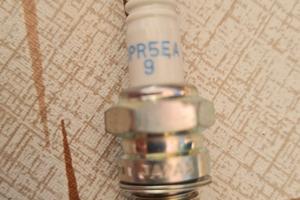 Candela NGK DPR5EA-9 per fuoribordo Yamaha 40-60hp