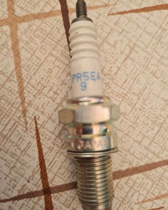 Candela NGK DPR5EA-9 per fuoribordo Yamaha 40-60hp