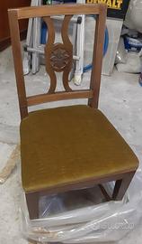 Sedia in noce con sedile imbottito