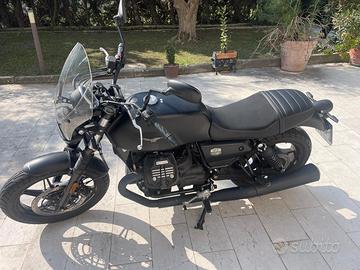 Moto Guzzi v7 stone