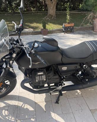 Moto Guzzi v7 stone