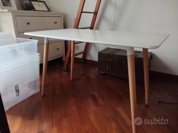 Cessione tavolo motivo trasloco