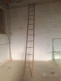 Scala a pioli in legno