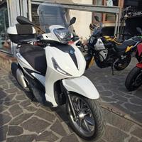 Piaggio Beverly 400 HPE 2023 tuo a soli 62 al mes