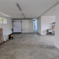 Locale commerciale 200 mq cat. C2/3