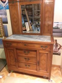 Como antico e comodino