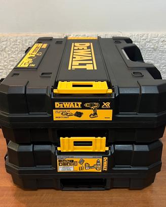 Due Valigette DeWalt TSTAK per DCD777