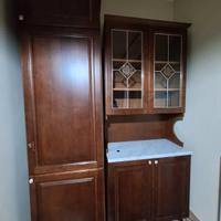 Cucina in massello con piano in marmo