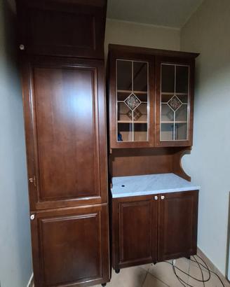 Cucina in massello con piano in marmo