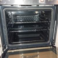 Cucina completa di forno e frigorifero e cappa