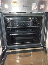 Cucina completa di forno e frigorifero e cappa