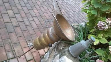 Vecchio lavatesta con bollitore acqua d'epoca