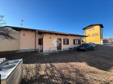 CASA SEMINDIPENDENTE A NOLE