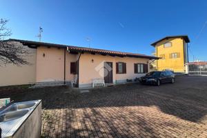 CASA SEMINDIPENDENTE A NOLE