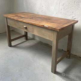 tavolo in legno rustico