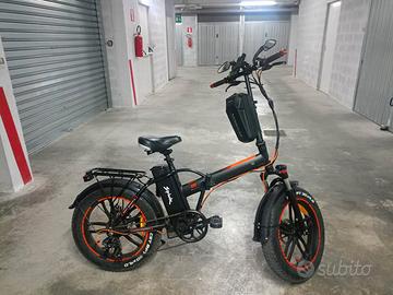 bici  elettrica  con acceleratore 