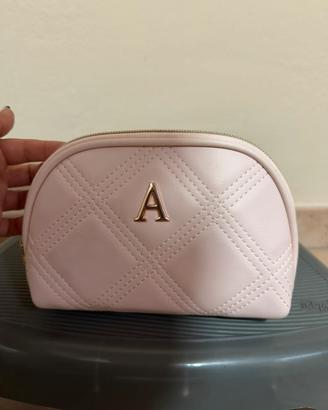 Piccola pochette rosa con lettera A