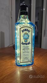 Lampada scrivania comodino Gin Bombay luci a pile