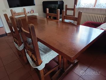Tavolo e sedie in noce massello 