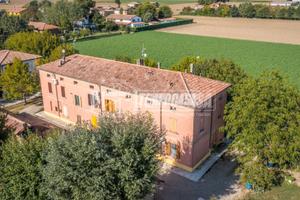 BILOCALE AL PRIMO PIANO CON SOTTOTETTO