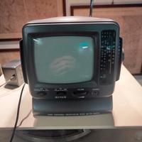 mini televisore e radio vintage 