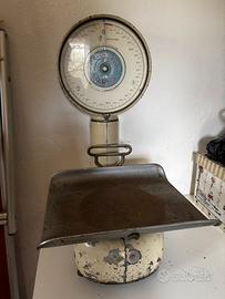 Antica Bilancia ad ago con piatto marca Lario