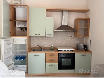 cucina in legno e acciaio completa di elettrodomes