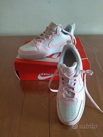scarpa Nike bianca e rosa mis. 38,5