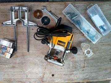 Fresatrice verticale (router) DeWALT DW615