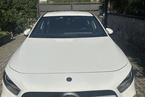 MERCEDES-BENZ CLASSE A 180 D  2019 15.500€