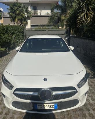 MERCEDES-BENZ CLASSE A 180 D  2019 15.500€