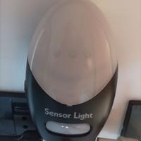 LUCE CON SENSORE DI MOVIMENTO A BATTERIA
