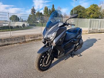 Scooter Yamaha X-MAX 400 versione Iron max