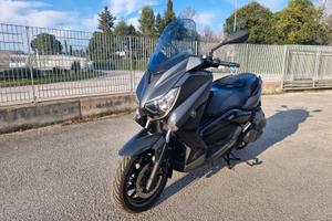 Scooter Yamaha X-MAX 400 versione Iron max