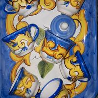 Tazzine da caffè e guantiera di Vietri