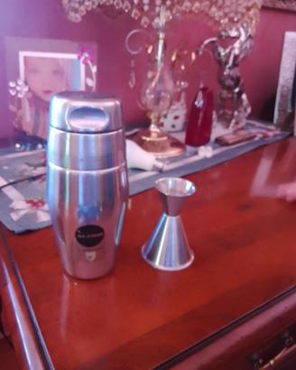 shaker in acciaio 