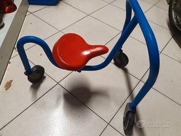 Triciclo a spinta anni 40 perfettamente restaurato