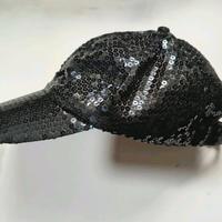 Cappello con visiera rigida, interamente ricoperto