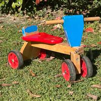 Quadriciclo bambino in legno.